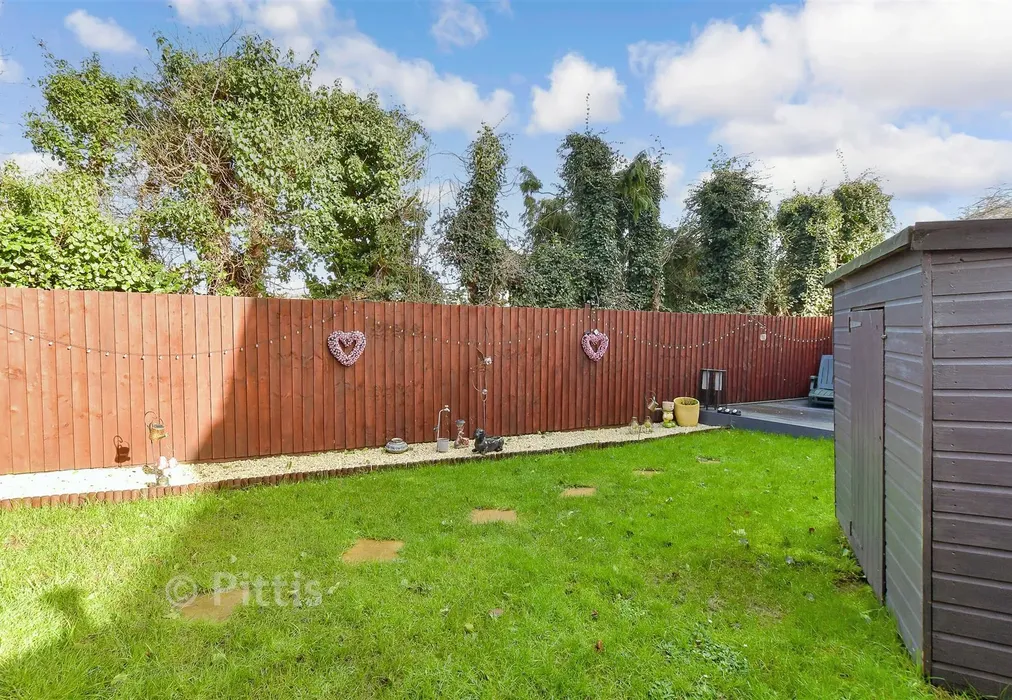 Rear Garden - Pineview Drive, Newport, Isle of Wight - Wards of Kent