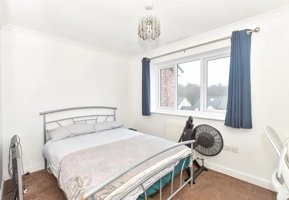 Bedroom 2 - Hollingbourne Crescent, Tollgate Hill, Crawley, West Sussex - Wards of Kent
