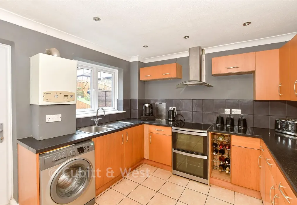 Kitchen - Hollingbourne Crescent, Tollgate Hill, Crawley, West Sussex - Wards of Kent