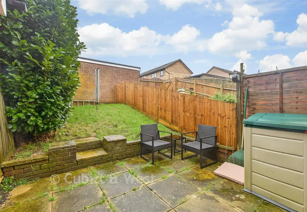 Rear Garden - Hollingbourne Crescent, Tollgate Hill, Crawley, West Sussex - Wards of Kent