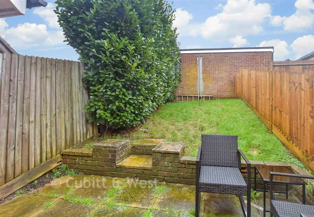 Rear Garden - Hollingbourne Crescent, Tollgate Hill, Crawley, West Sussex - Wards of Kent