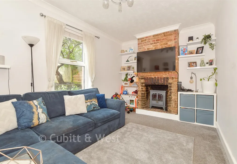 Lounge - Farningham Road, Caterham, Surrey - Wards of Kent