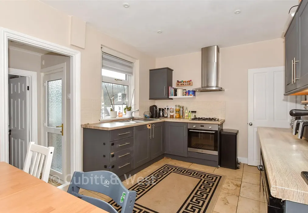 Kitchen - Farningham Road, Caterham, Surrey - Wards of Kent