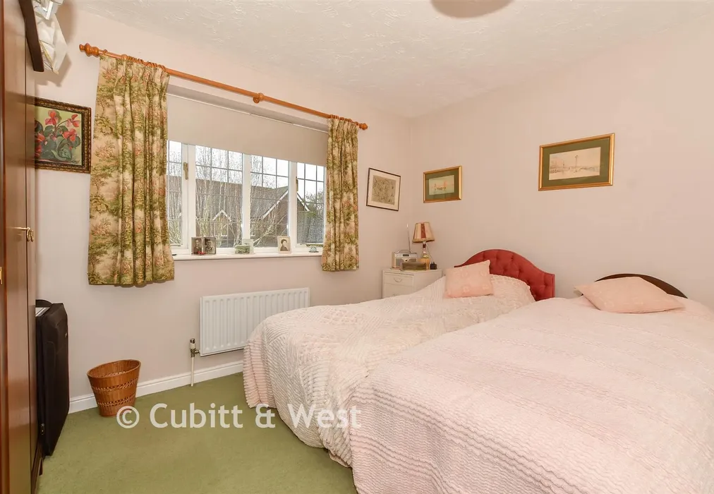 Bedroom 2 - Priors Acre, Boxgrove, Chichester, West Sussex - Wards of Kent