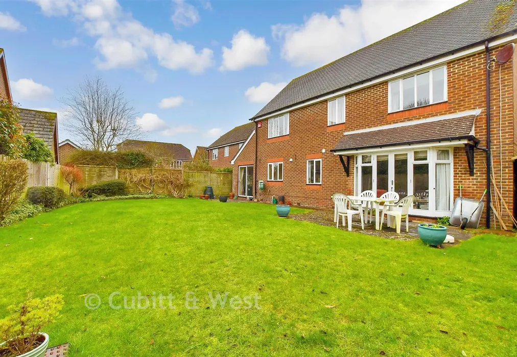 Rear Garden - Priors Acre, Boxgrove, Chichester, West Sussex - Wards of Kent