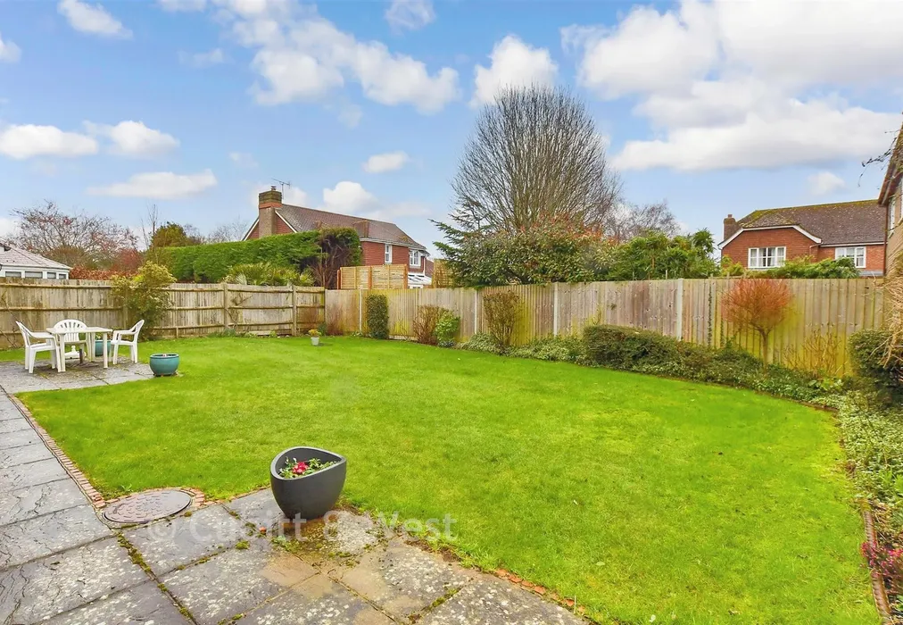 Rear Garden - Priors Acre, Boxgrove, Chichester, West Sussex - Wards of Kent