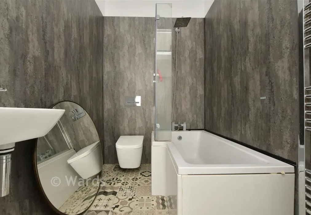 Bathroom - Edgar Road, Cliftonville, Margate, Kent - Wards of Kent
