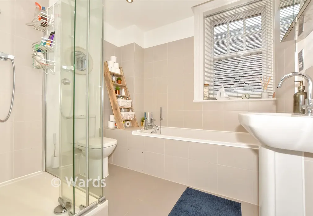 Bathroom - Eversley Park, Folkestone, Kent - Wards of Kent