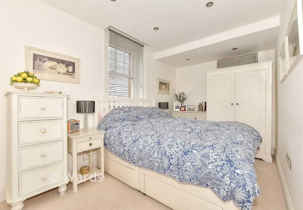 Bedroom 1 - Eversley Park, Folkestone, Kent - Wards of Kent