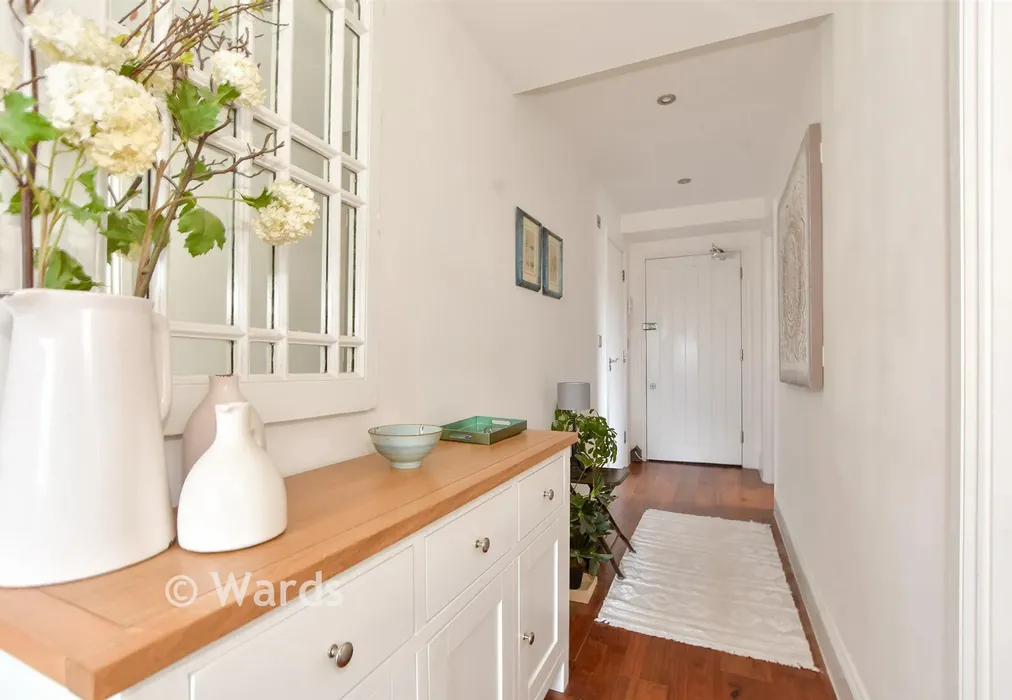 Hallway - Eversley Park, Folkestone, Kent - Wards of Kent