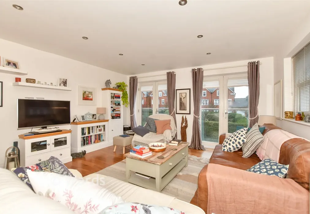 Lounge/Dining Area - Eversley Park, Folkestone, Kent - Wards of Kent