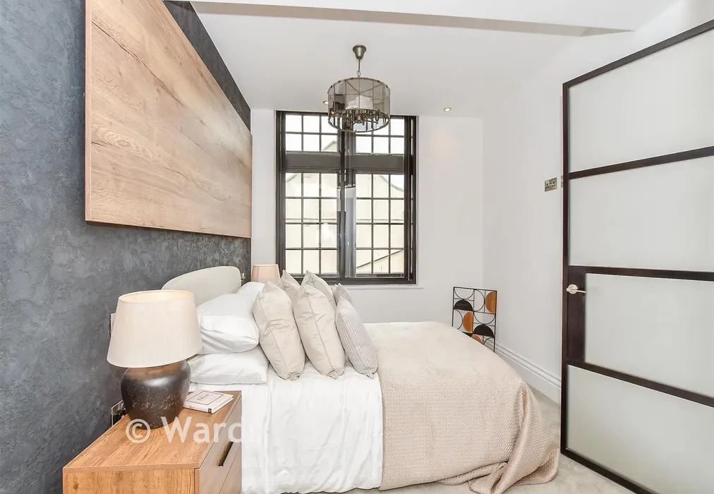 Bedroom 1 - The Carriage House, Grosvenor Road, Tunbridge Wells, Kent - Wards of Kent