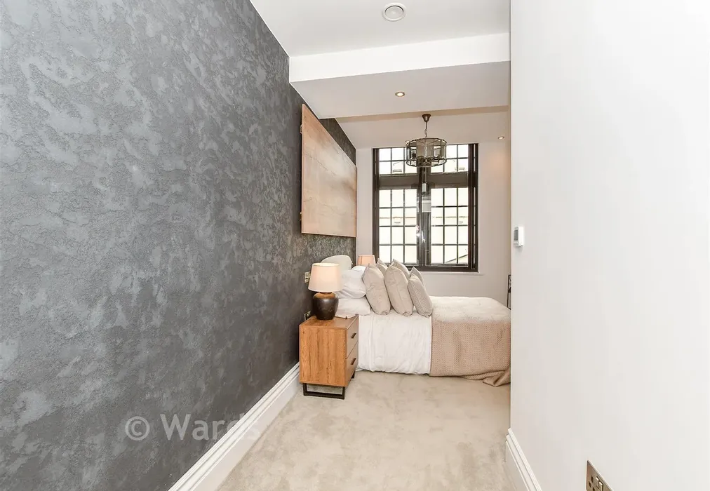 Bedroom 1 - The Carriage House, Grosvenor Road, Tunbridge Wells, Kent - Wards of Kent