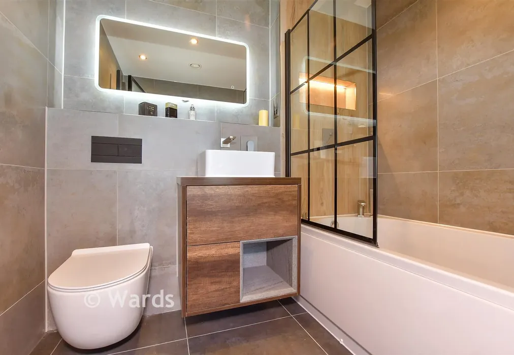 Bathroom - The Carriage House, Grosvenor Road, Tunbridge Wells, Kent - Wards of Kent