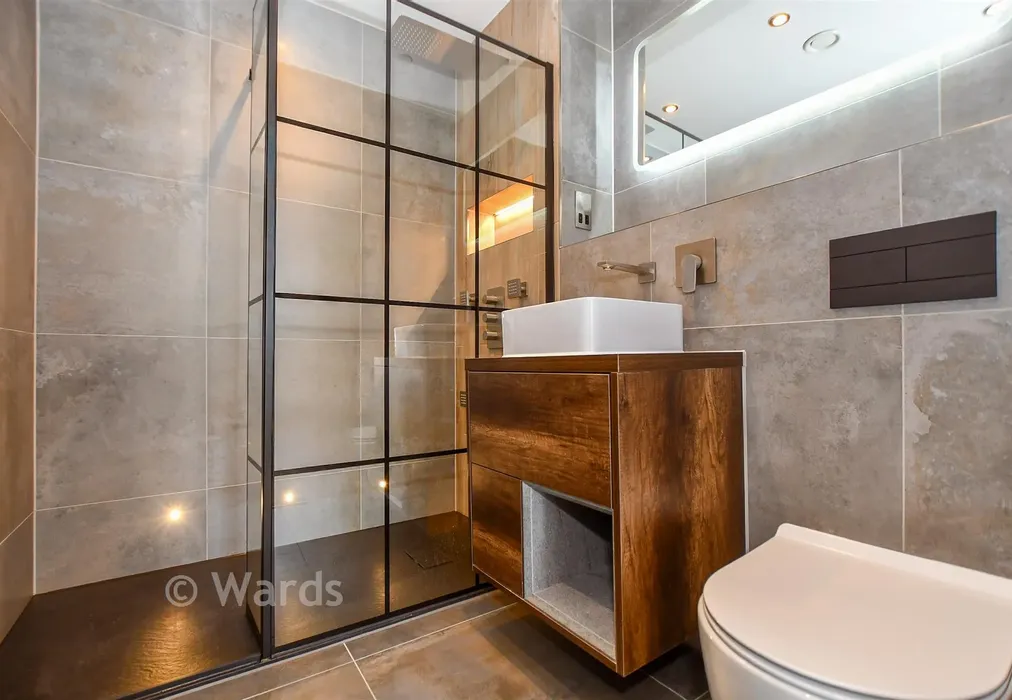 En-Suite - The Carriage House, Grosvenor Road, Tunbridge Wells, Kent - Wards of Kent