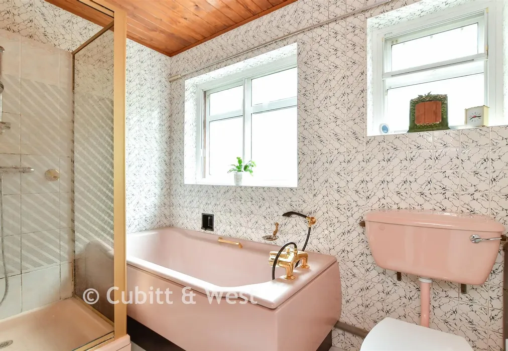 Bathroom - Cowley Drive, Woodingdean, Brighton, East Sussex - Wards of Kent