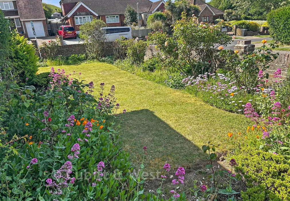 Front Garden - Cowley Drive, Woodingdean, Brighton, East Sussex - Wards of Kent