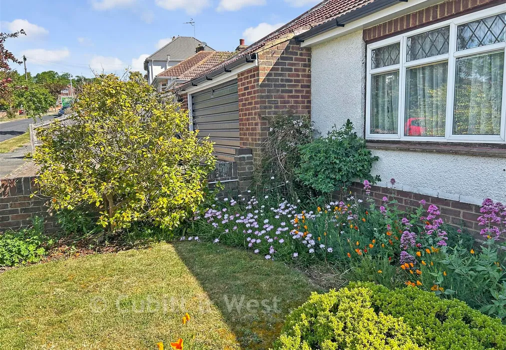 Front Garden - Cowley Drive, Woodingdean, Brighton, East Sussex - Wards of Kent