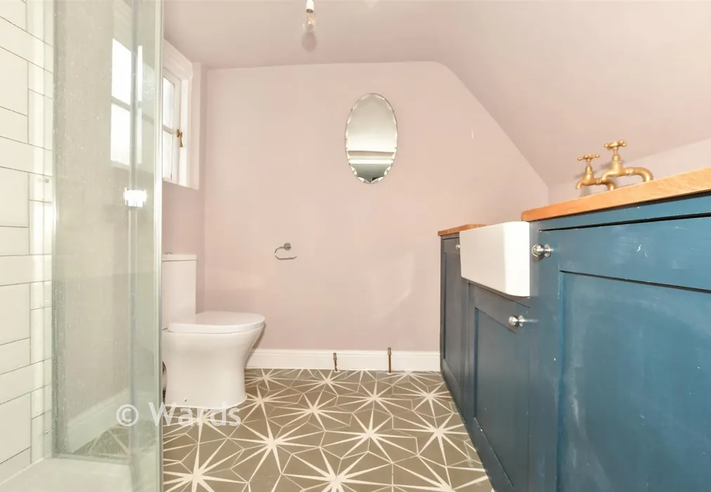 En-Suite Shower Room - St. Alphege Lane, Canterbury, Kent - Wards of Kent