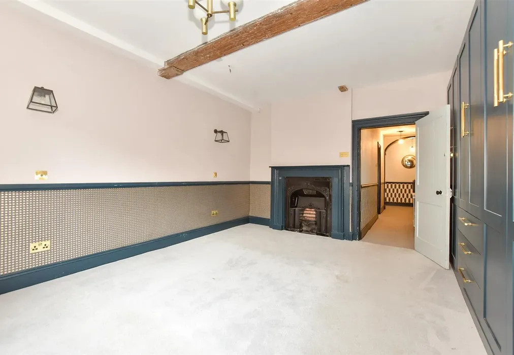 Bedroom 1 - St. Alphege Lane, Canterbury, Kent - Wards of Kent