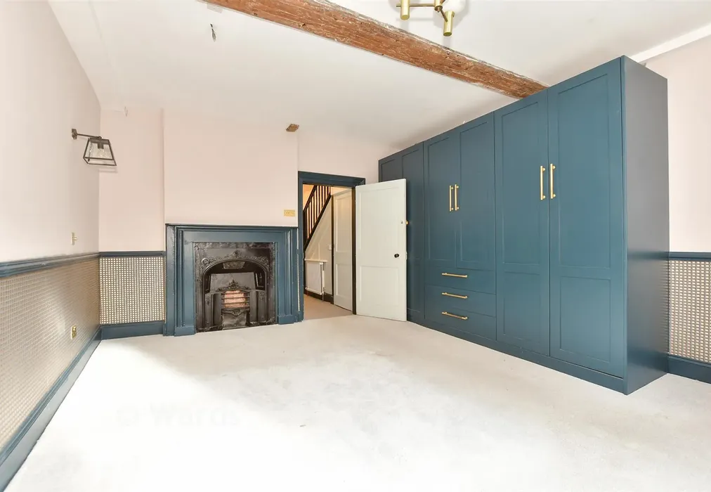 Bedroom 1 - St. Alphege Lane, Canterbury, Kent - Wards of Kent