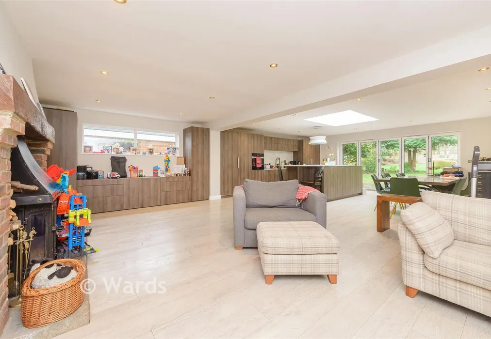 Lounge - Taylors Lane, Trottiscliffe, West Malling, Kent - Wards of Kent
