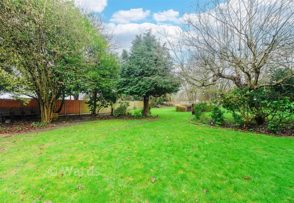 Rear Garden - Taylors Lane, Trottiscliffe, West Malling, Kent - Wards of Kent