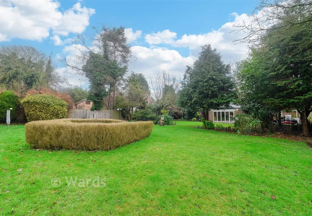 Rear Garden - Taylors Lane, Trottiscliffe, West Malling, Kent - Wards of Kent