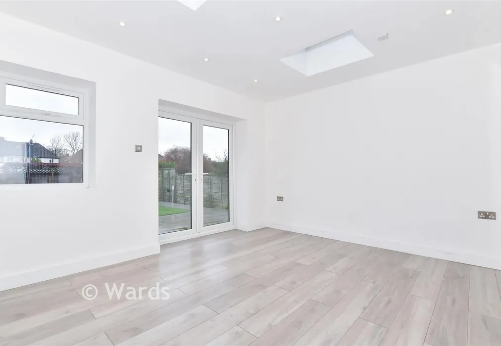 Lounge - Plains Avenue, Maidstone, Kent - Wards of Kent
