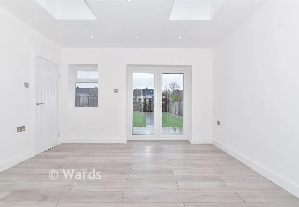 Lounge - Plains Avenue, Maidstone, Kent - Wards of Kent