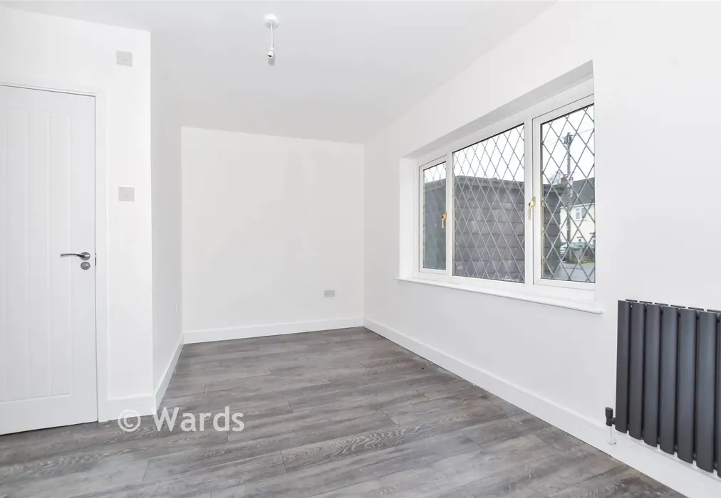 Bedroom 1 - Plains Avenue, Maidstone, Kent - Wards of Kent