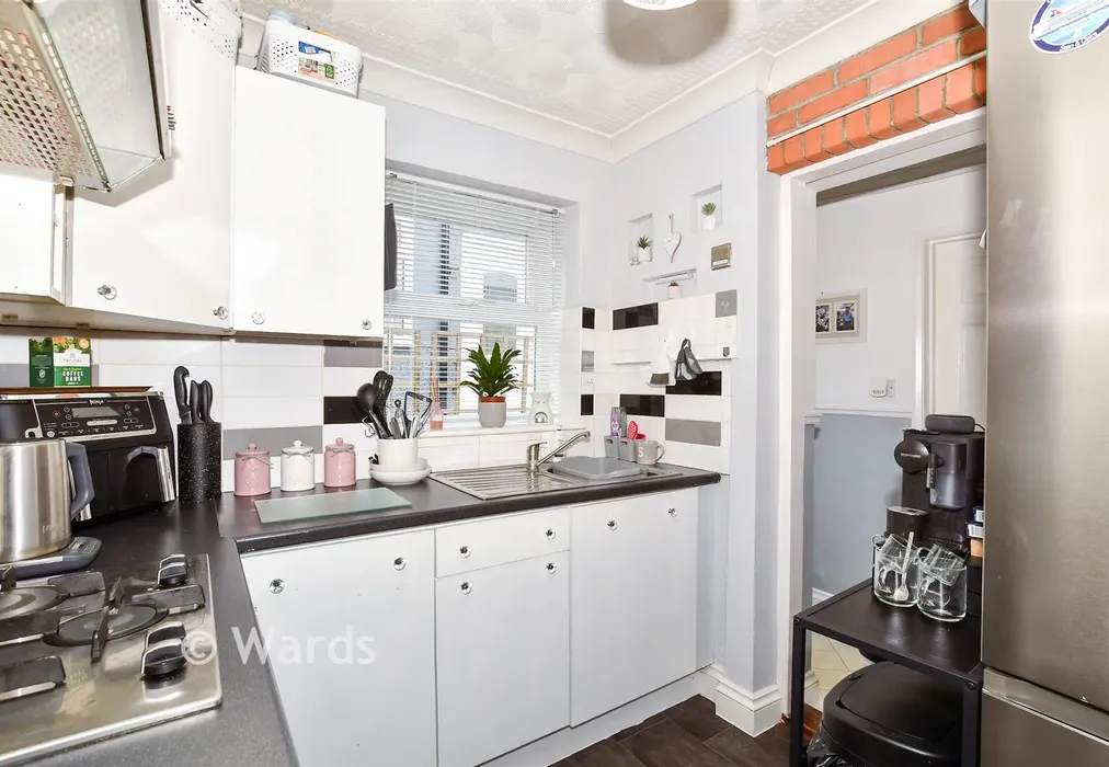 Kitchen - Hamilton Road, Gillingham, Kent - Wards of Kent