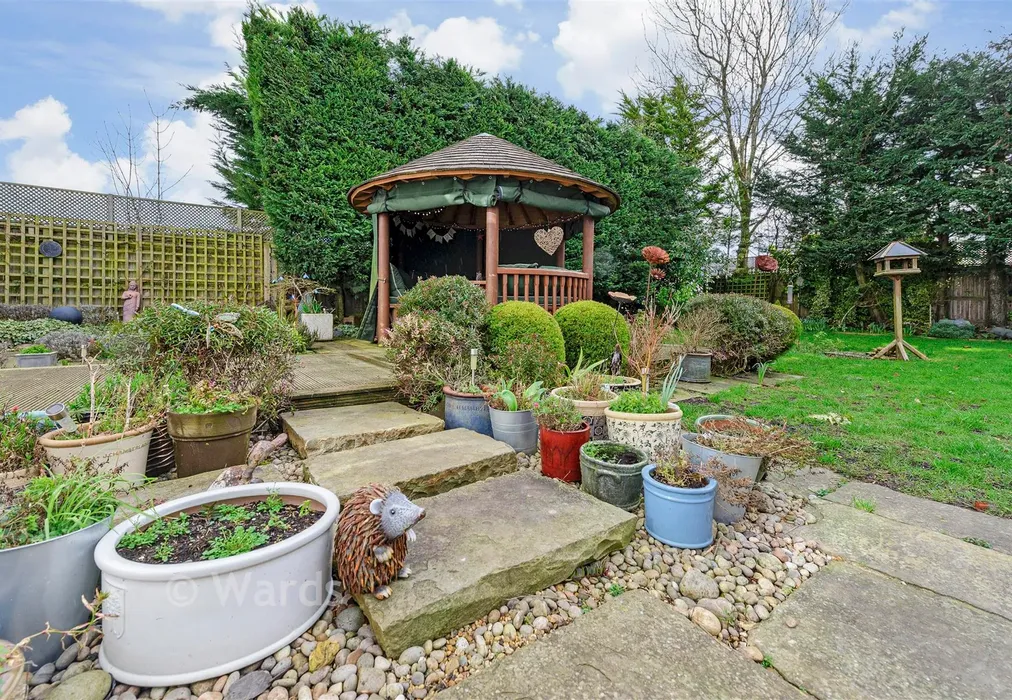 Rear Garden - London Road, West Kingsdown, Sevenoaks, Kent - Wards of Kent