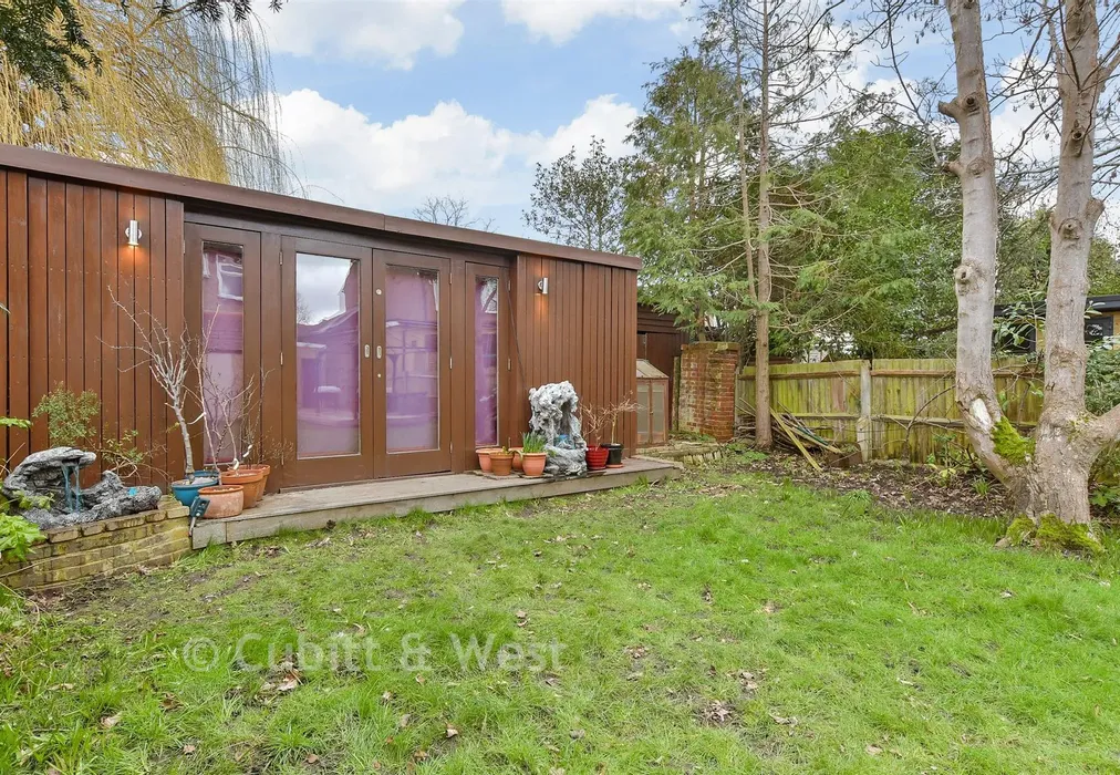 Workshop/Outbuildings - Greencourt Gardens, Croydon, Surrey - Wards of Kent