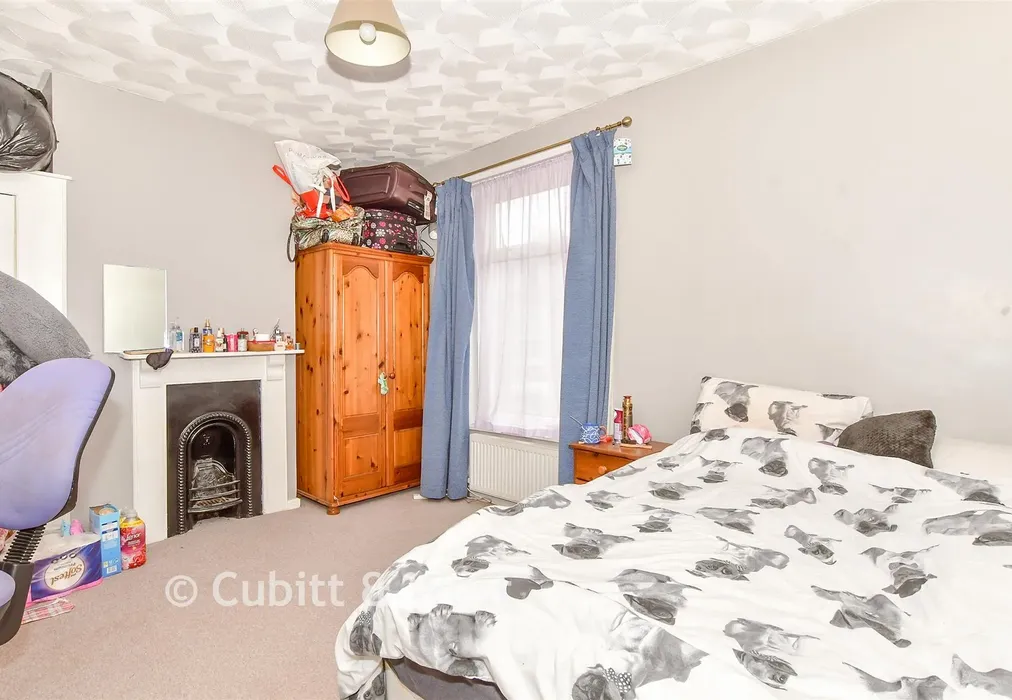 Bedroom 1 - Eton Road, Southsea, Hampshire - Wards of Kent