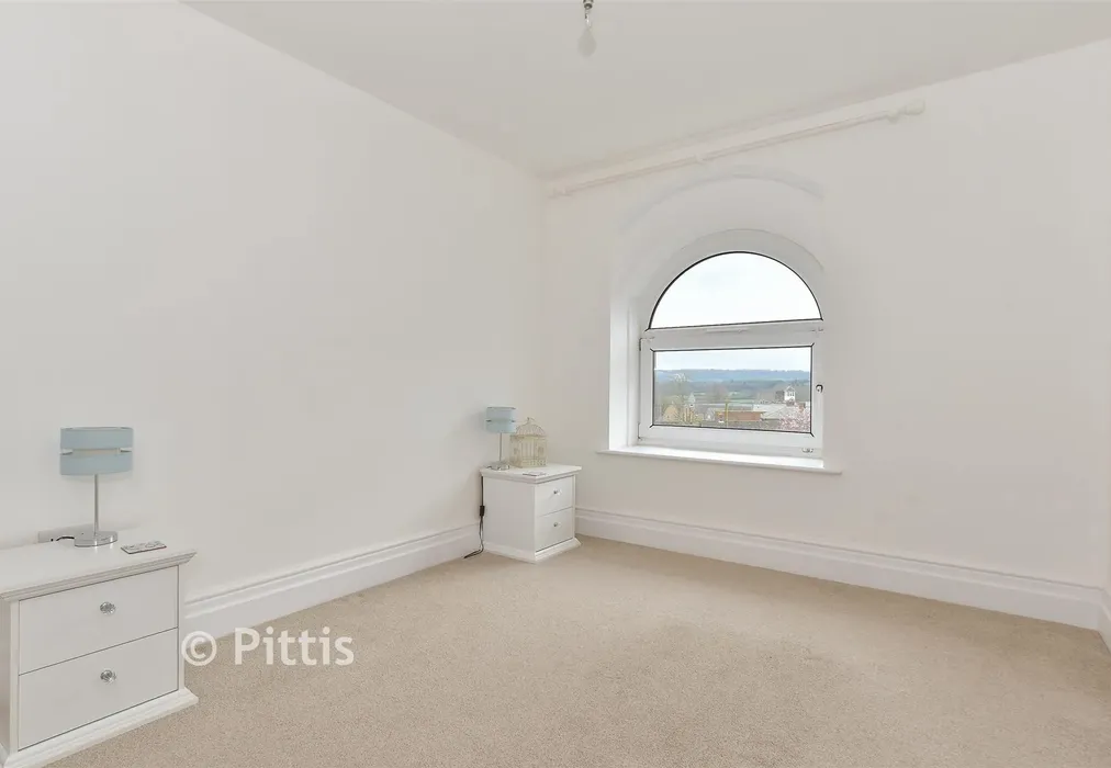 Bedroom 1 - Main Road, Havenstreet, Isle of Wight - Wards of Kent