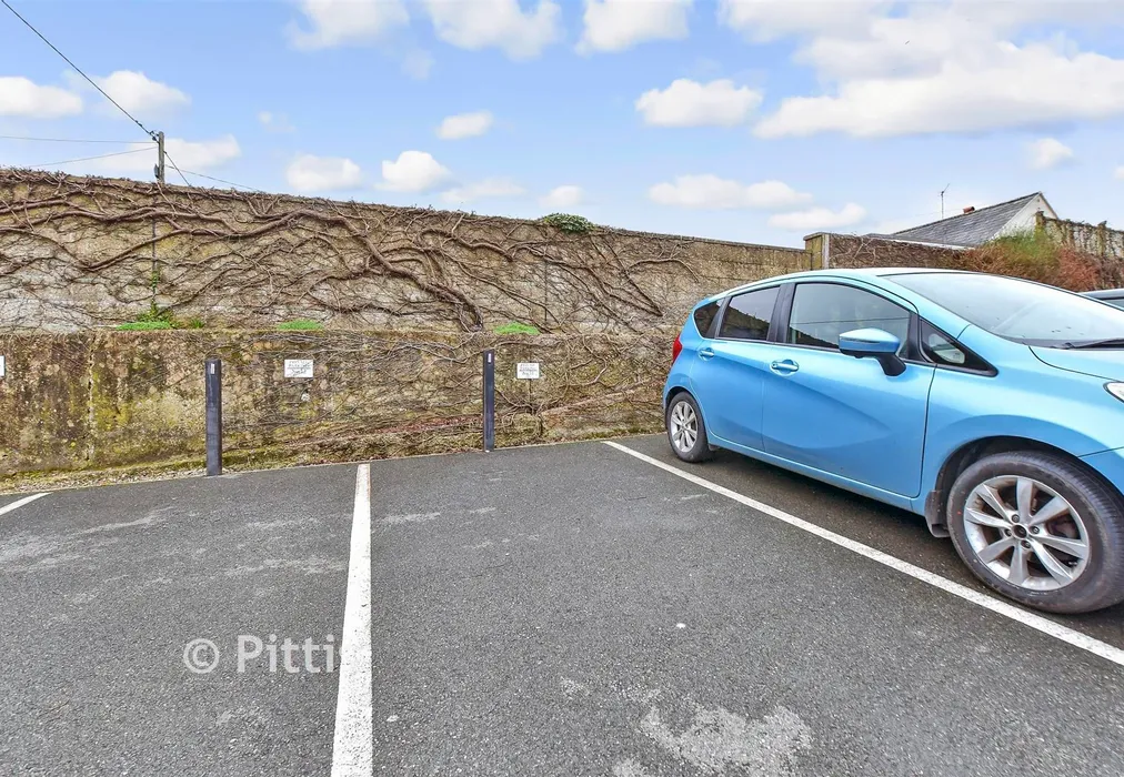 Driveway/Parking - Main Road, Havenstreet, Isle of Wight - Wards of Kent