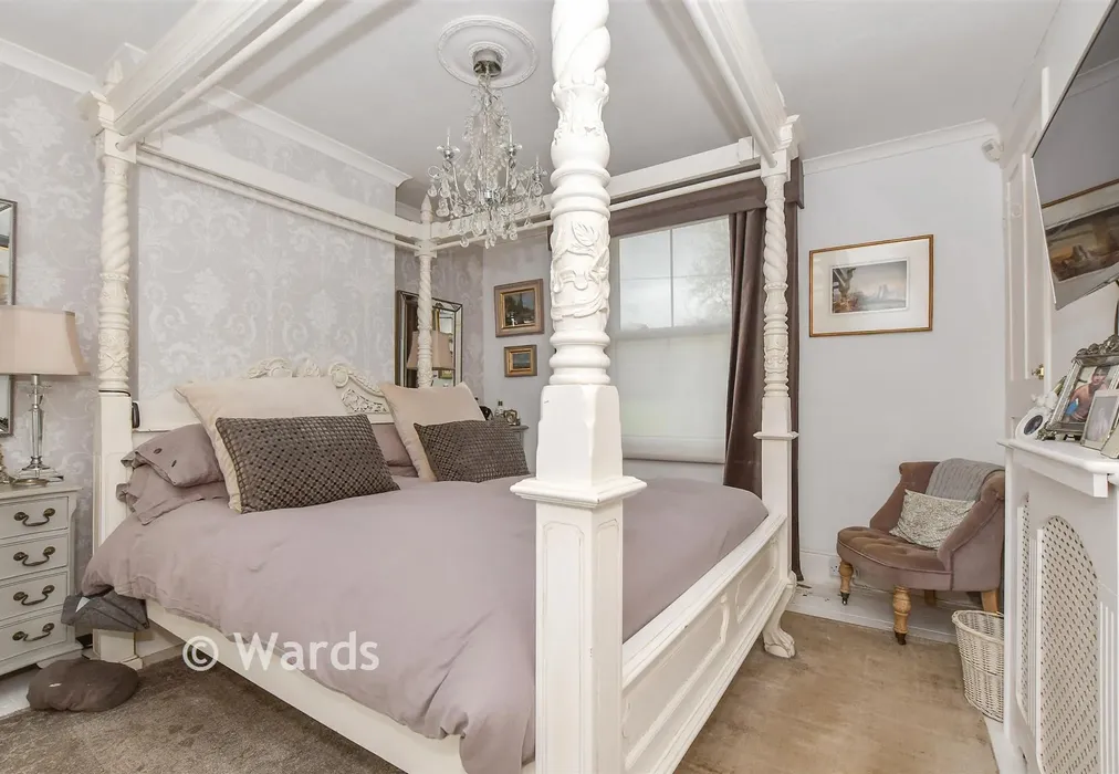 Bedroom 2 - London Road, Faversham, Kent - Wards of Kent