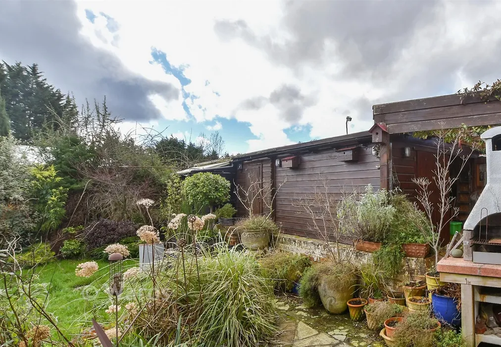 Workshop/Outbuildings - London Road, Faversham, Kent - Wards of Kent