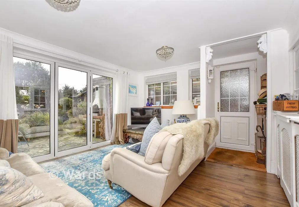 Lounge - London Road, Faversham, Kent - Wards of Kent