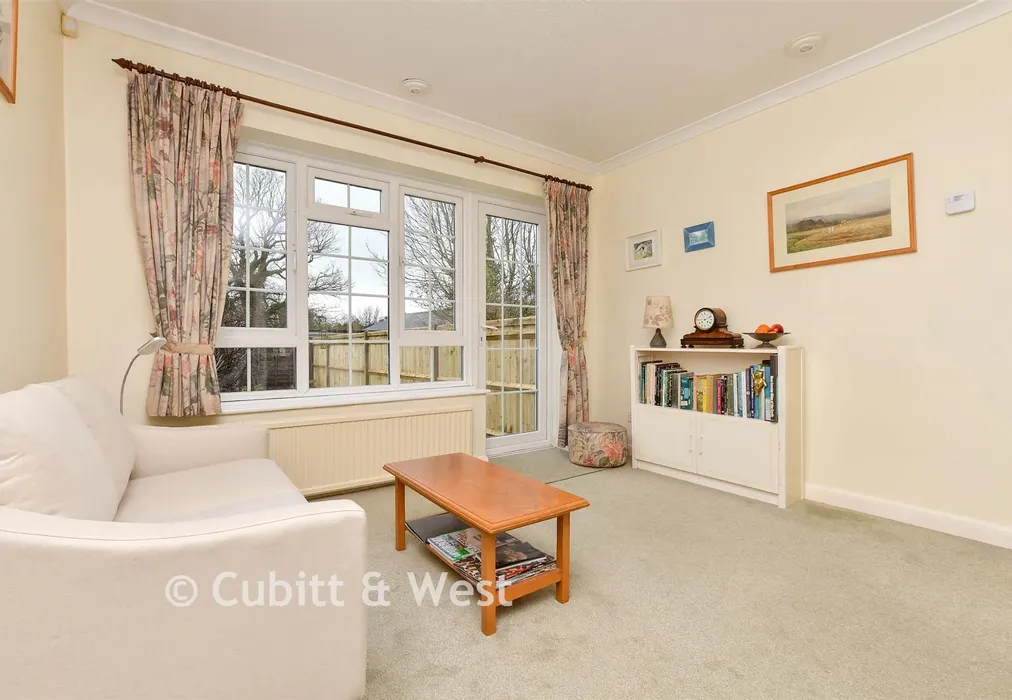 Lounge/Diner - Walton On The Hill, Walton-On-The-Hill, Tadworth, Surrey - Wards of Kent