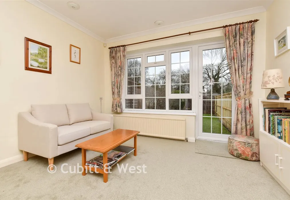Lounge/Diner - Walton On The Hill, Walton-On-The-Hill, Tadworth, Surrey - Wards of Kent