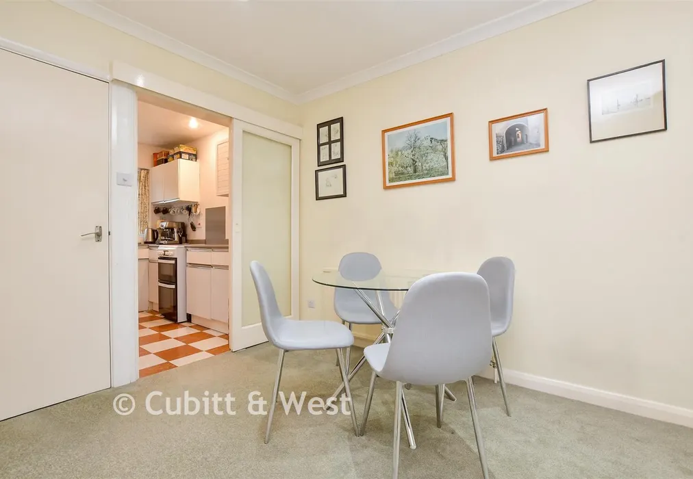 Lounge/Diner - Walton On The Hill, Walton-On-The-Hill, Tadworth, Surrey - Wards of Kent