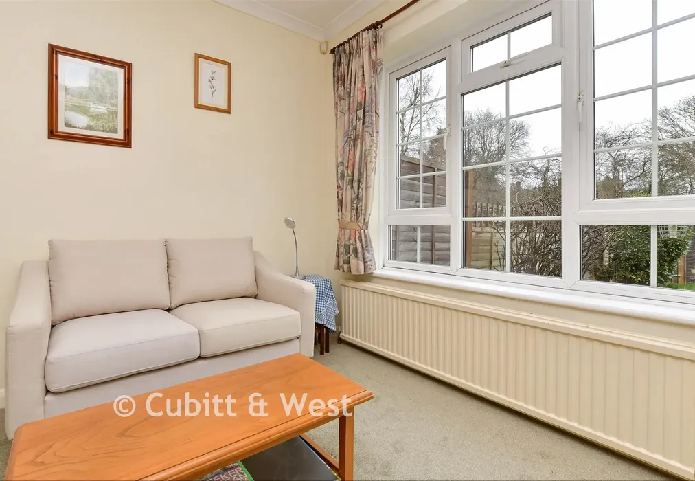 Internal Lifestyle Photograph - Walton On The Hill, Walton-On-The-Hill, Tadworth, Surrey - Wards of Kent