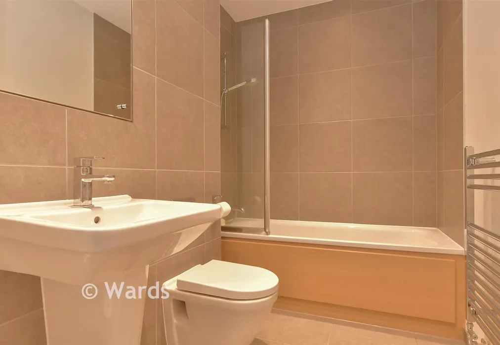 Kitchen - Berry Drive, Holborough Lakes, Snodland, Kent - Wards of Kent