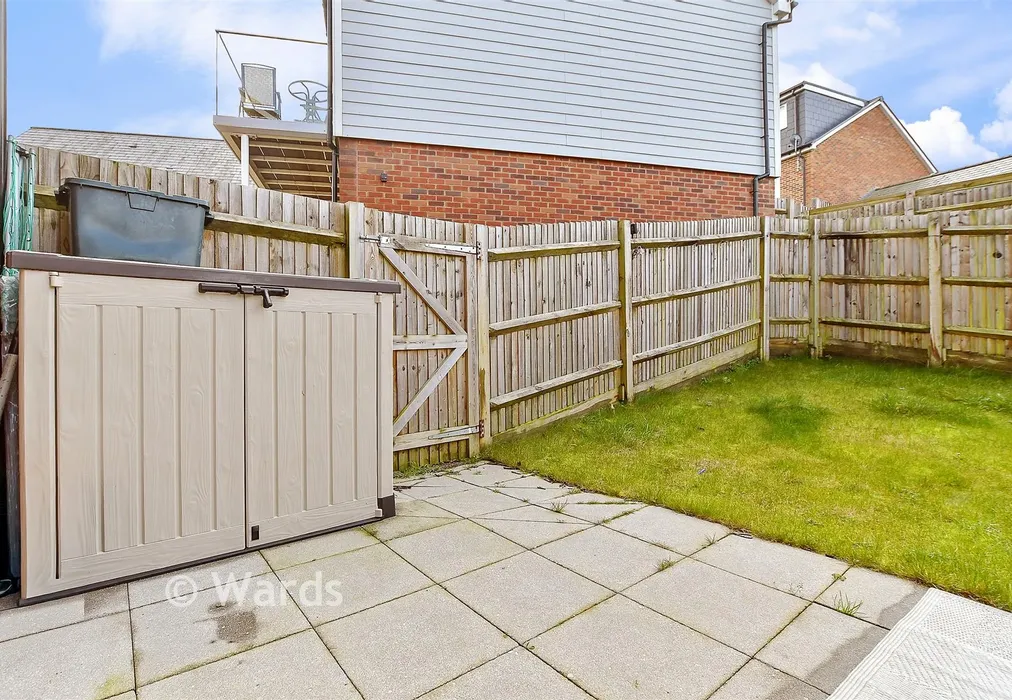 Patio / Decking - Coppice Close, Tunbridge Wells, Kent - Wards of Kent