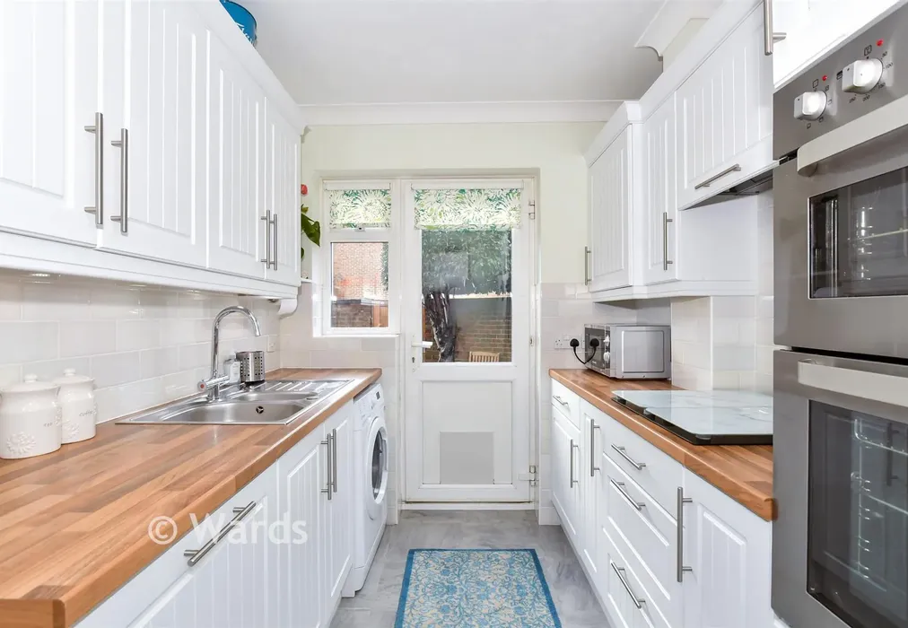 Kitchen - Nevill Court, West Malling, Kent - Wards of Kent