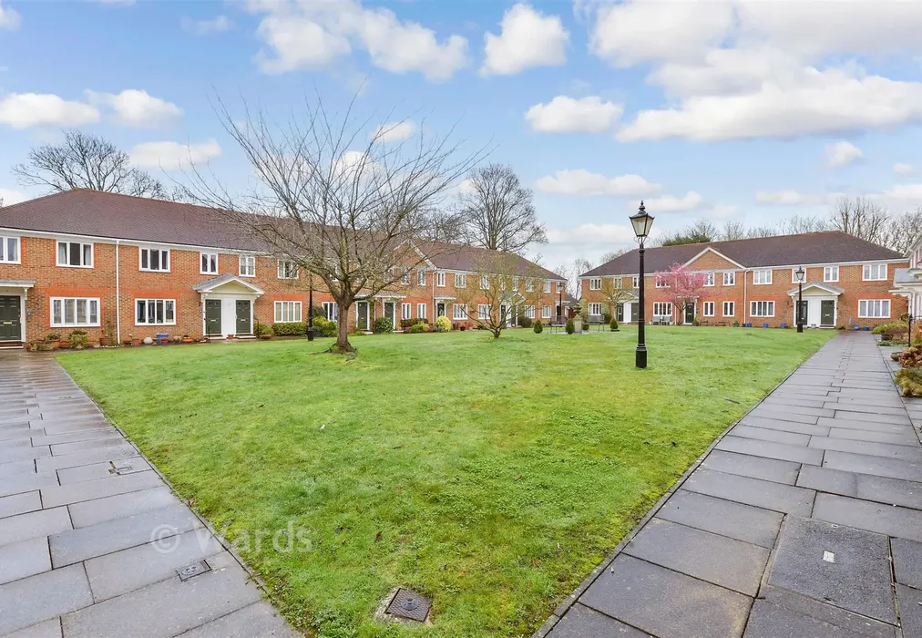 Rear Garden - Nevill Court, West Malling, Kent - Wards of Kent