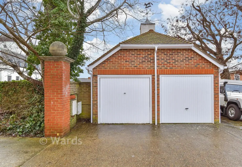 Garage - Nevill Court, West Malling, Kent - Wards of Kent