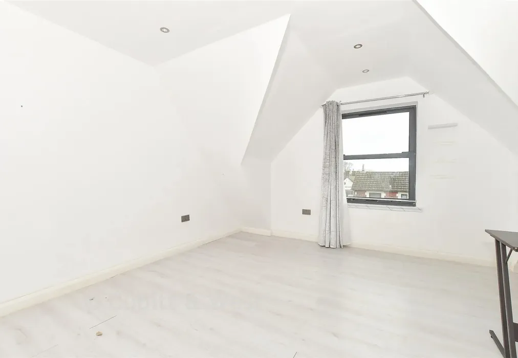 Bedroom 1 - Whitehill Road, Crowborough, East Sussex - Wards of Kent